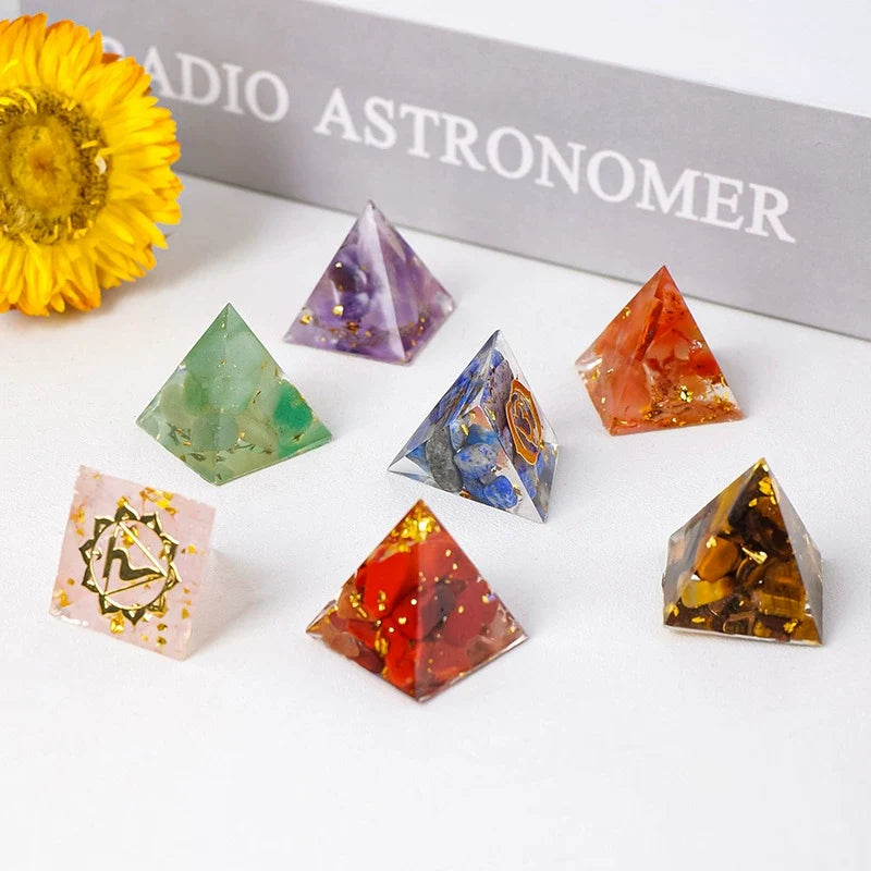 Dungeons & Dragons Crystal Gem Pyramid D4