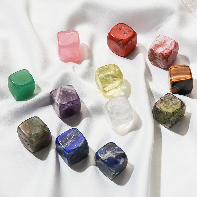 Dungeons & Dragons Crystal Gem Pyramid D6